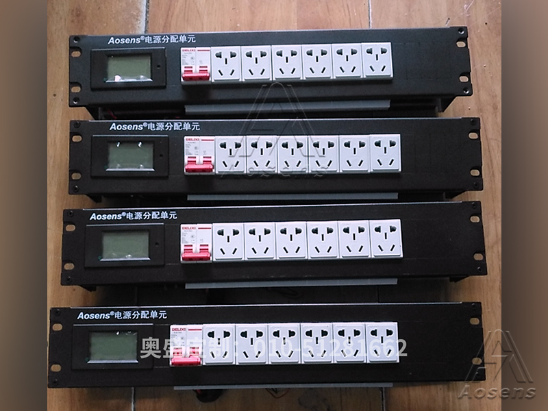 3U德力西配電單元輸入2P空開輸出5個(gè)10A五孔插座 液晶屏顯示電流電壓功率